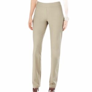 NWT Chico’s 2.5 Short Getaway Side Zip Pant in Khaki 14P